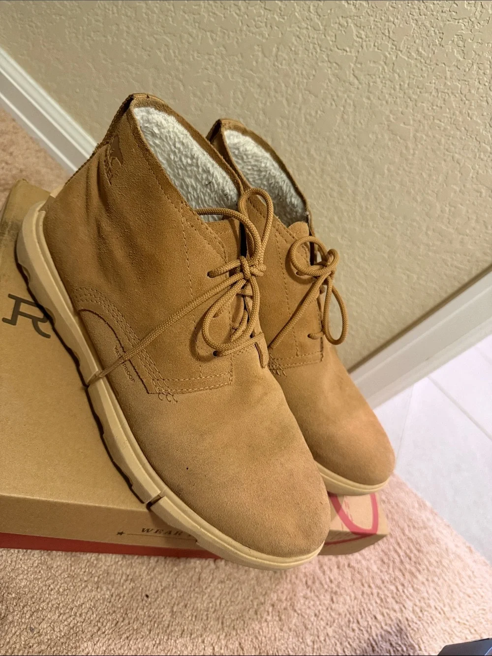 Men's Sorel size 11 Suede Chukka Boots in Chestnut Brown